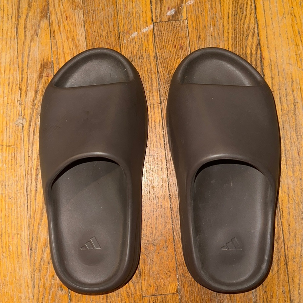 ••Yeezy Slides••